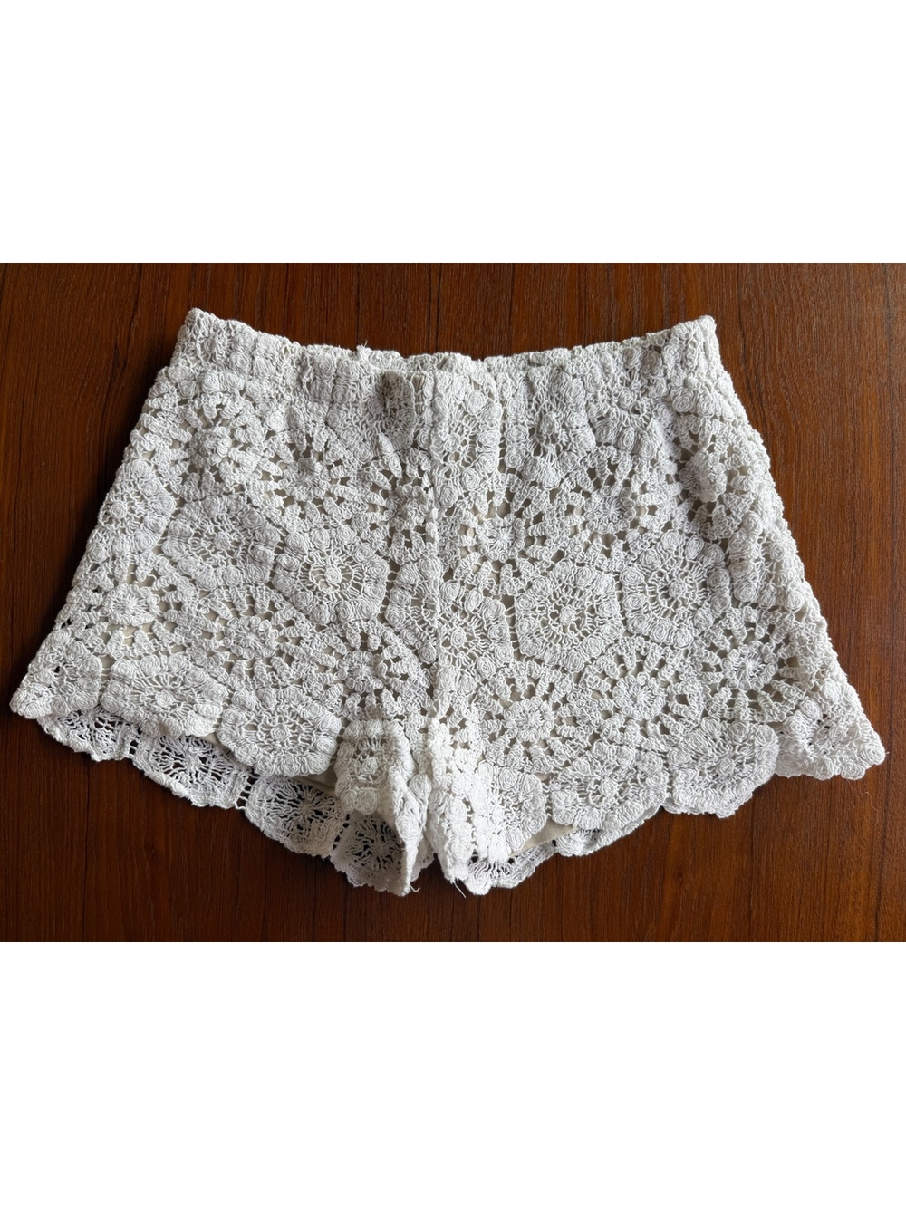 Zara White Crochet Doily Lace Shorts Size S Scalloped Hem coquette